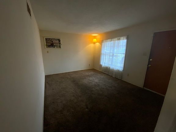 3rd image of 558 Hemsley Ave