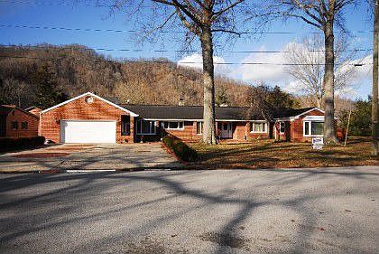 2nd image of 114 Hickory Ln