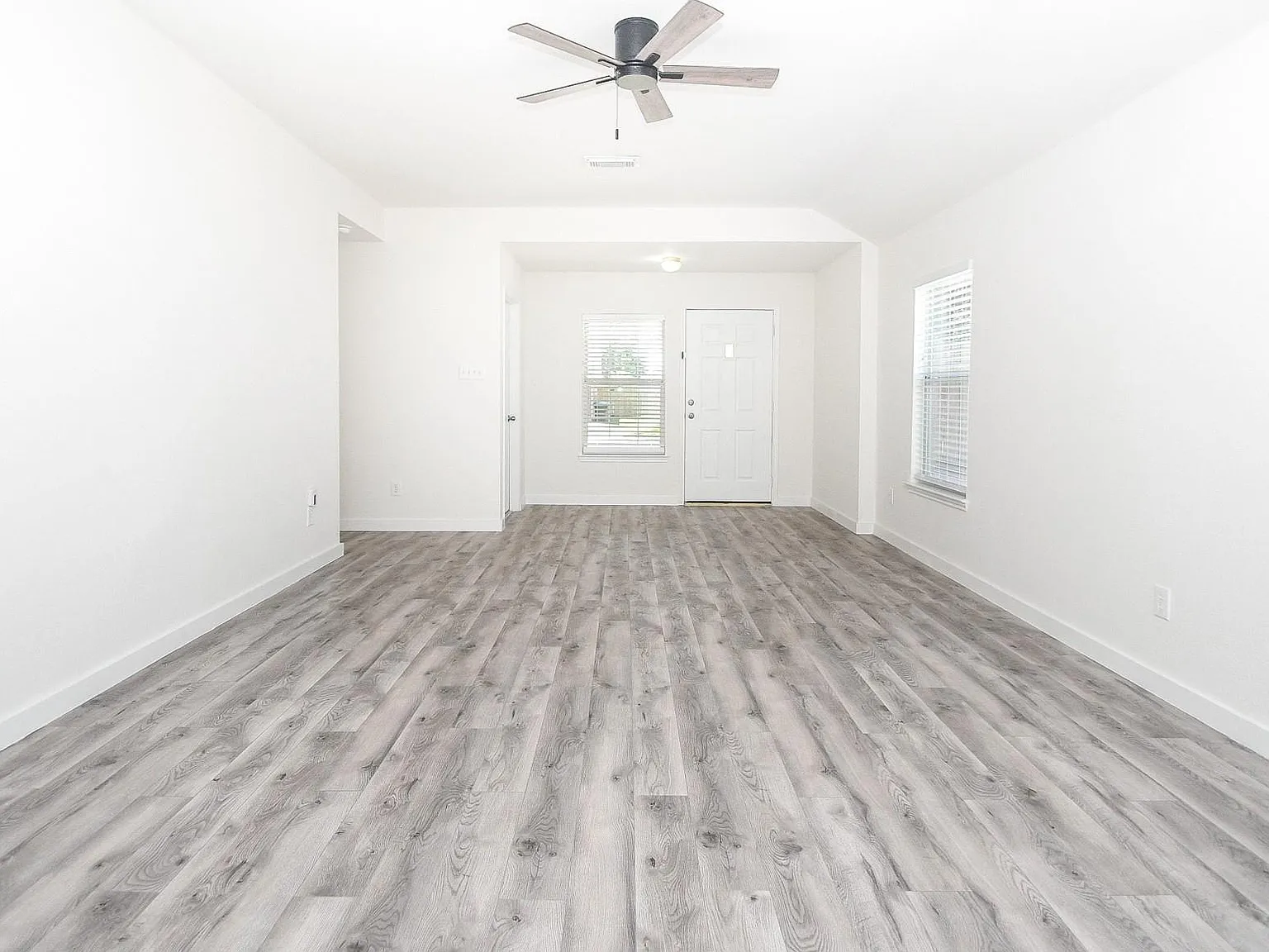 3 bed, 2.0 bath, 1250 sqft, $2,175 — Photo 4