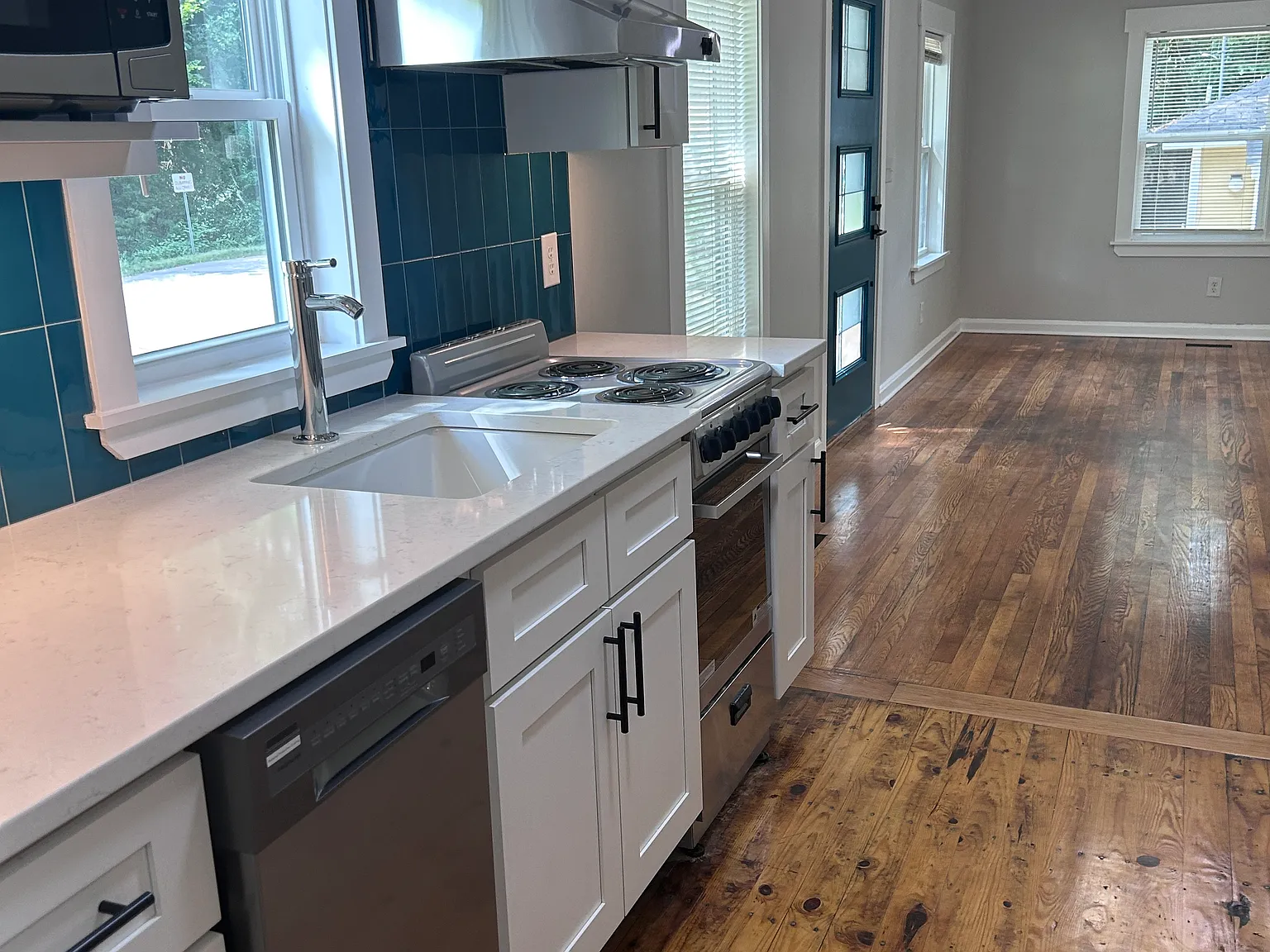 2 bed, 725 sqft, $1,600 — Photo 2