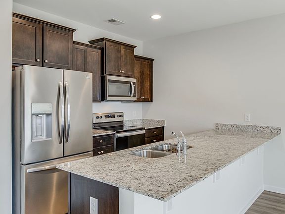 5th image of 1861 Gabriel Ln