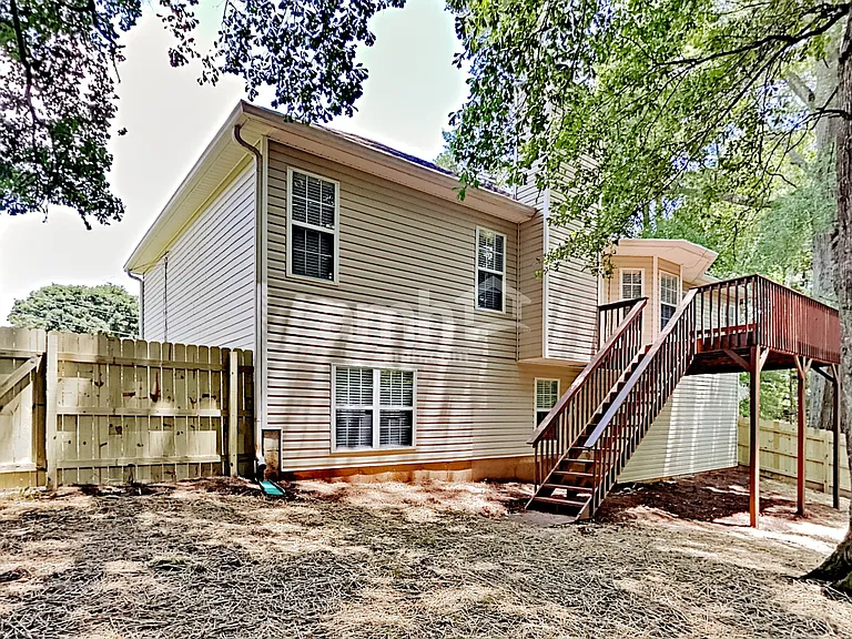 80 Lloyd Dr — Photo 23