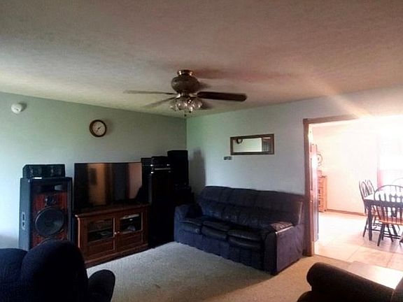 3rd image of 370 Whitetail Dr