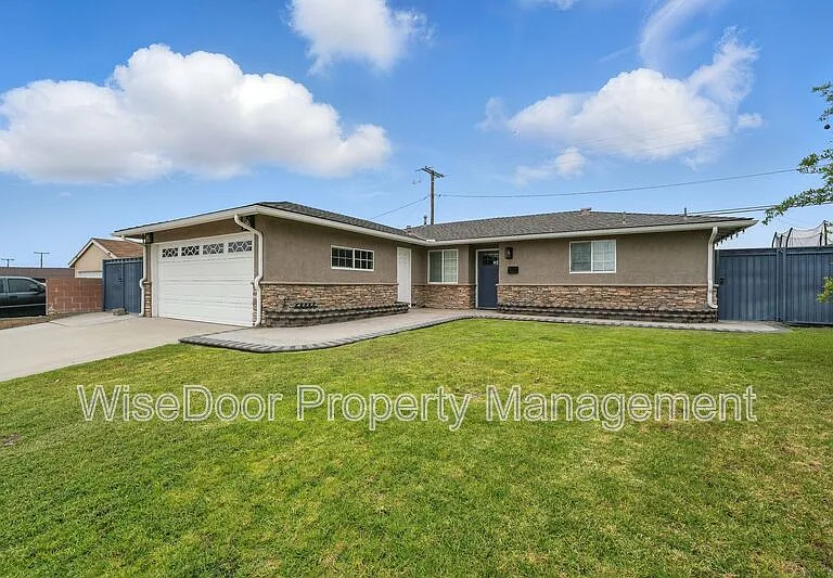 387 E Nubia St — Photo 3