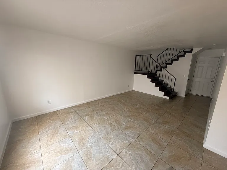 9208 Citrus Ave — Photo 3