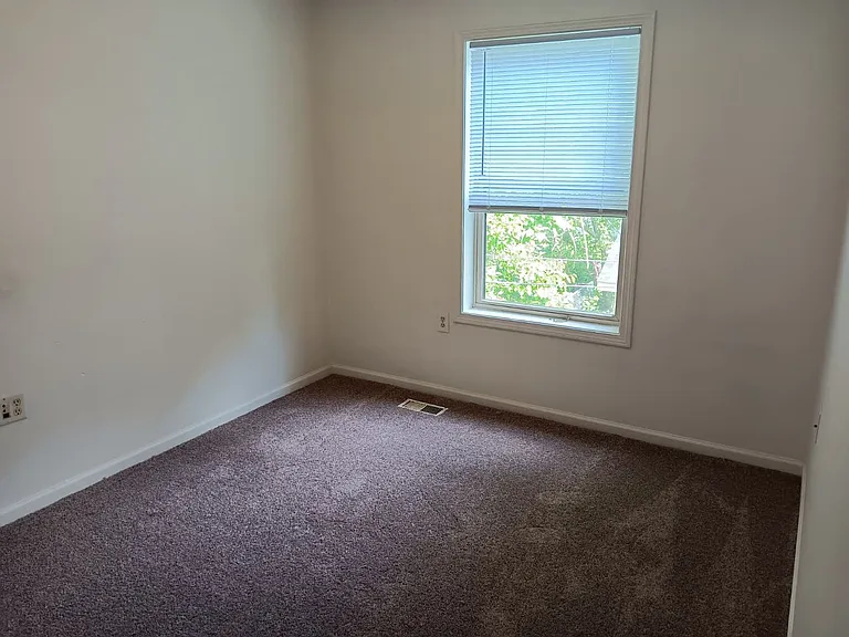 524 W Pleasant St — Photo 12