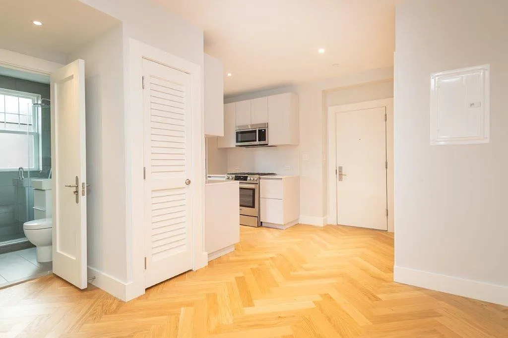 2 bed, 870 sqft, $3,150 — Photo 2