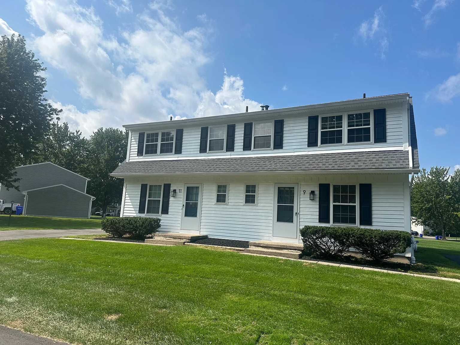 2 bed, 1.5 bath, 1860 sqft, $2,100 — Photo 2