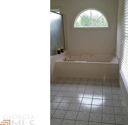 5th image of 8189 Greens Ct
