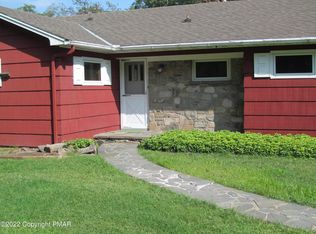 7360 E Dogwood Ln, Cresco, PA 18326