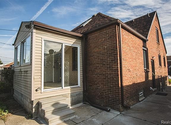 3rd image of 15271 Bringard Dr