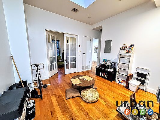 2nd image of 257 Jefferson St #3R