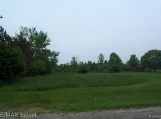 8323 Potter Rd, Flushing, MI 48433
