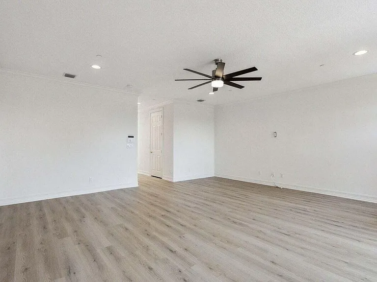 3863 NE 22nd Way — Photo 33