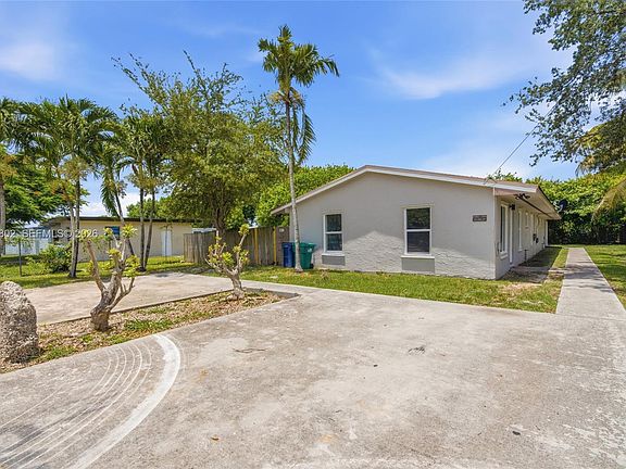 3rd image of 26410 SW 138th Ct