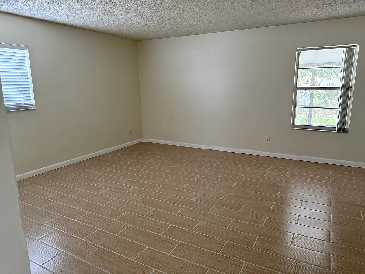 Building Photo - Nokomis Cir
