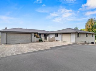 1800 Oakmont Way, Medford, OR 97504