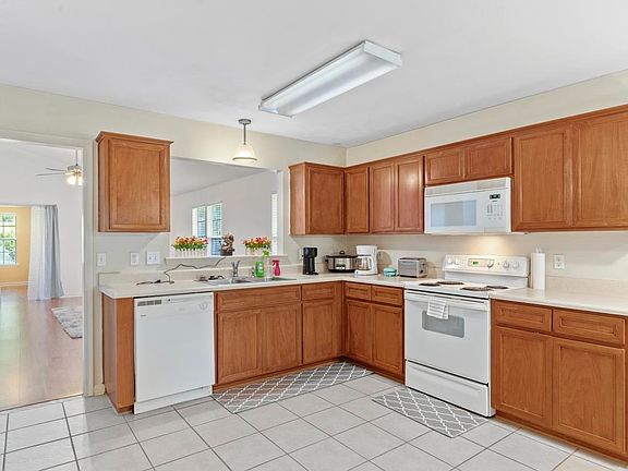 5th image of 2663 Fairmount Ln