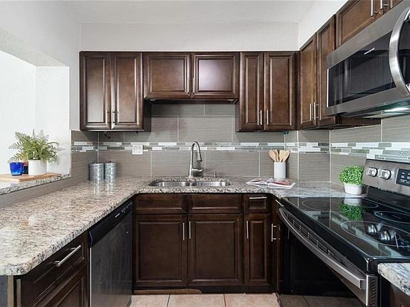 5th image of 709 Wessex Pl