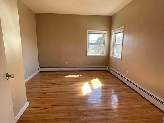 5th image of 68 Uxbridge St Floor 2