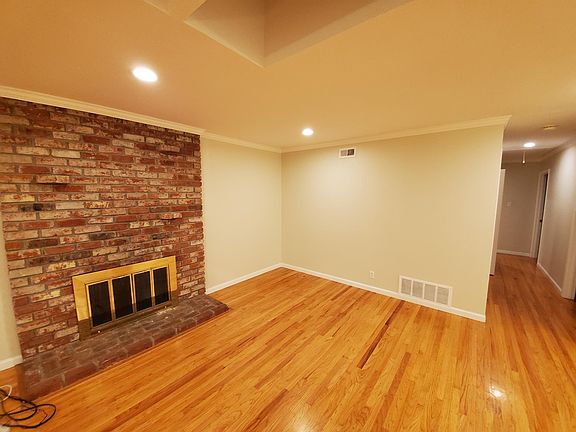 3rd image of 1412 S Blaney Ave