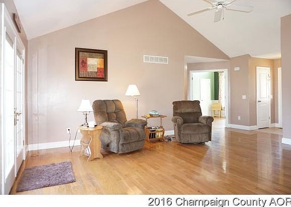 5th image of 404 Allison Dr
