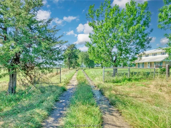 8043 Bell Ln, Midway, TX 75852