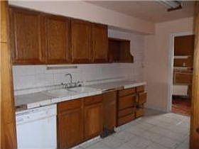 3rd image of 13918 Oak Leaf Ln