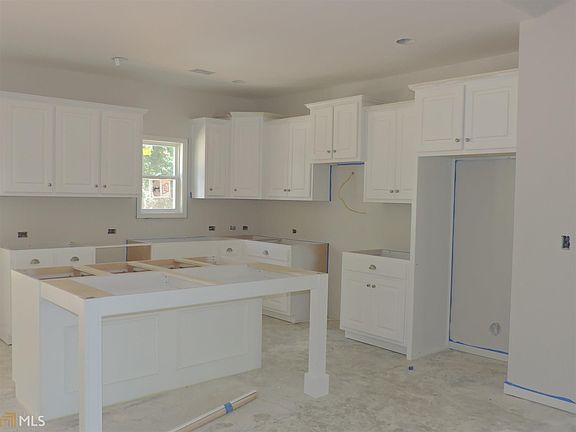 2nd image of 655 Fairview Rd #1