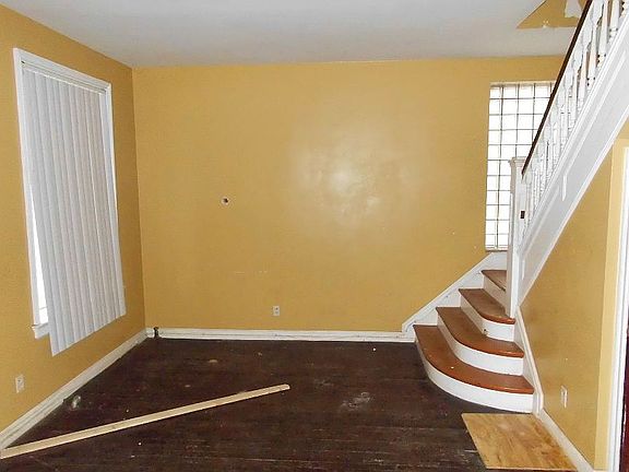 3rd image of 1540 Irving Ave