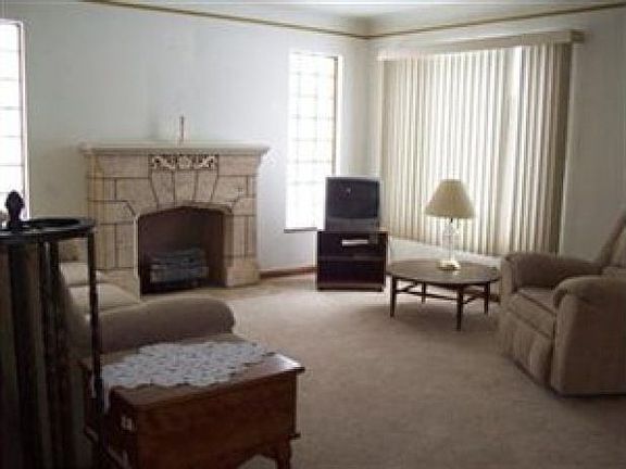 3rd image of 24551 Glenbrook Blvd
