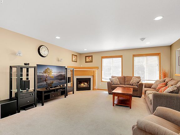 4th image of 18509 NE Garden Dr