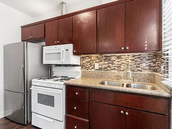 3rd image of 526 Magnolia Ave APT 2