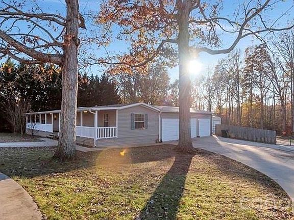 3rd image of 752 Sam Brown Rd