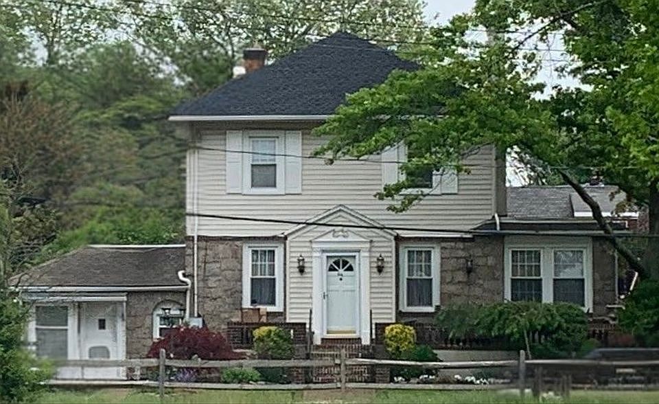 1st image of 64 Meadow Dr