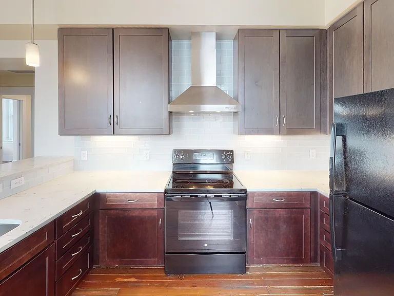 100 E Clifton Ave — Photo 1