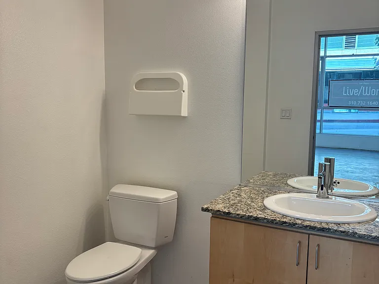 285 W 6th St #104 — Photo 9