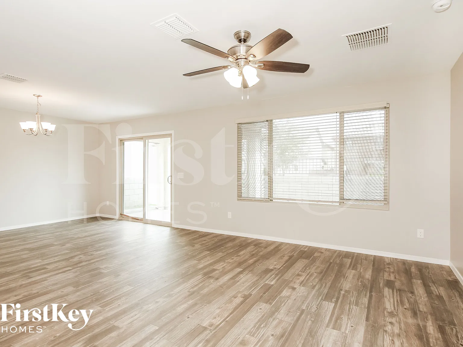 3 bed, 2.0 bath, 1550 sqft, $1,720 — Photo 3