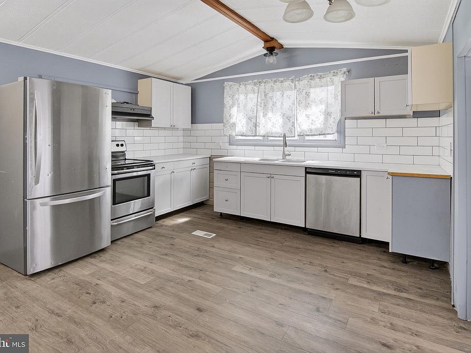 1st image of 23 Maple Dr