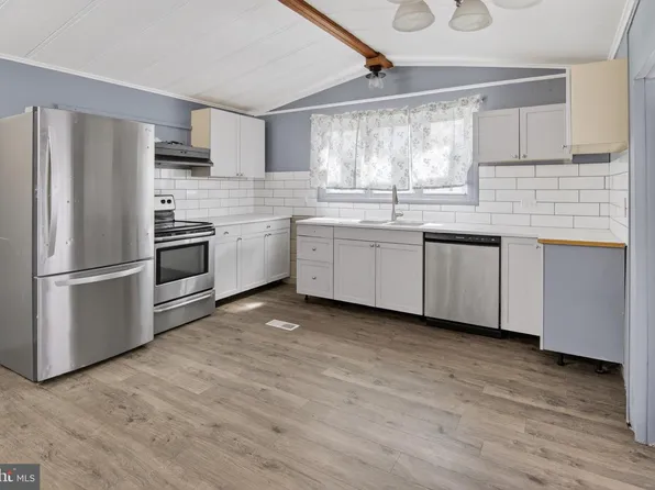 23 Maple Dr, Newark, DE 19713