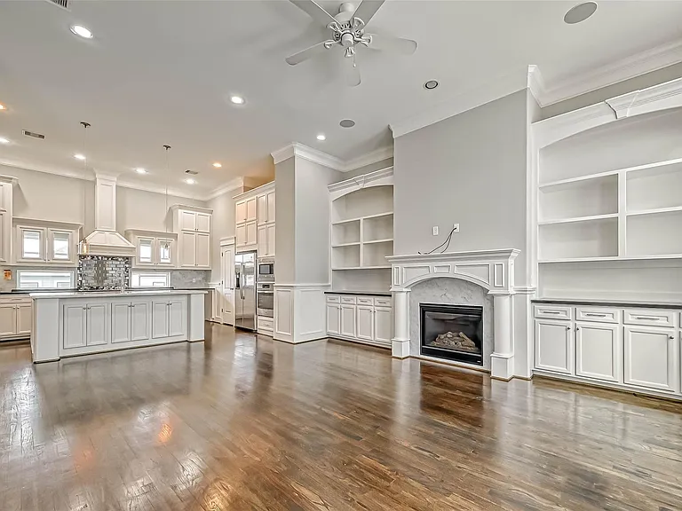 2113 Bidwell Dr — Photo 1