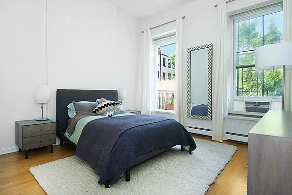 Sold by Brooklyn Bridge | media 14