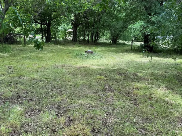 1733 S Lindsay St, Gainesville, TX 76240