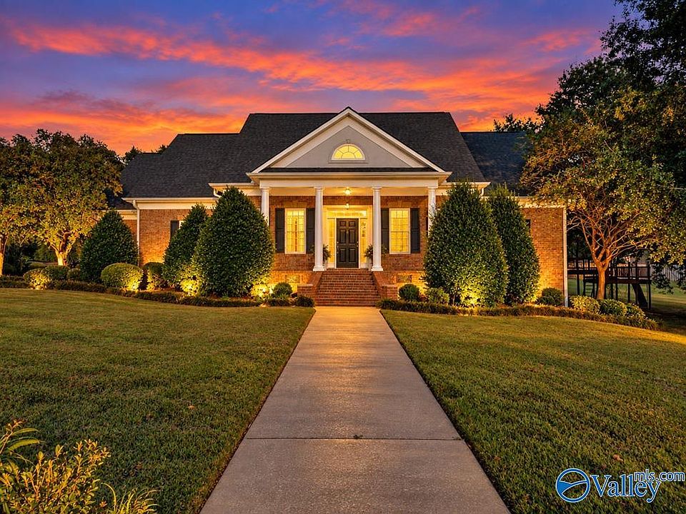 1st image of 978 Hampton Ridge Cir NW
