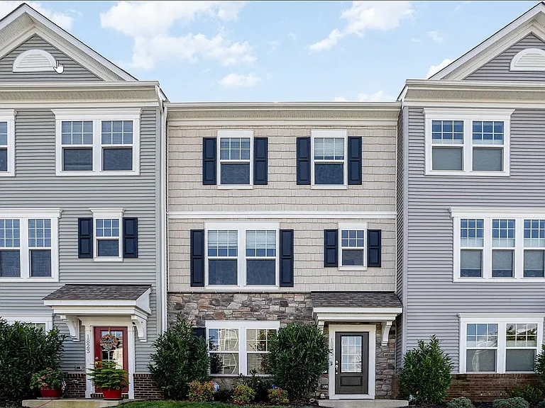 1825 Sag Harbor Ln — Photo 1