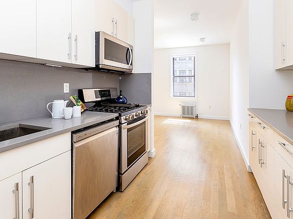 2nd image of 710 Riverside Dr APT 5A