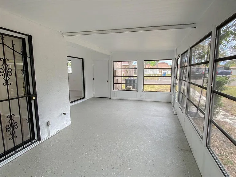2242 Pinewood Villas Dr — Photo 22