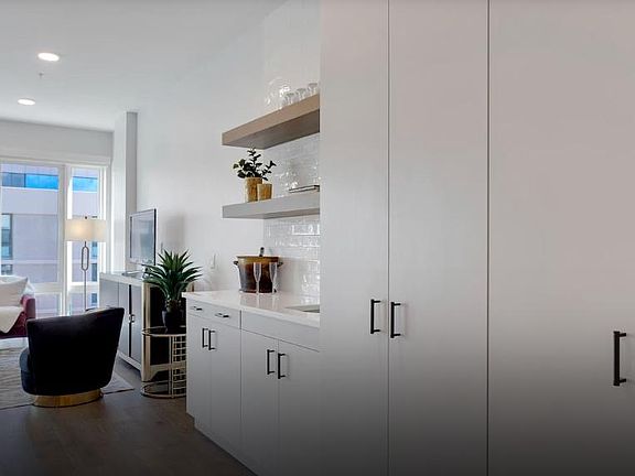 4th image of 1833 Market St #1102