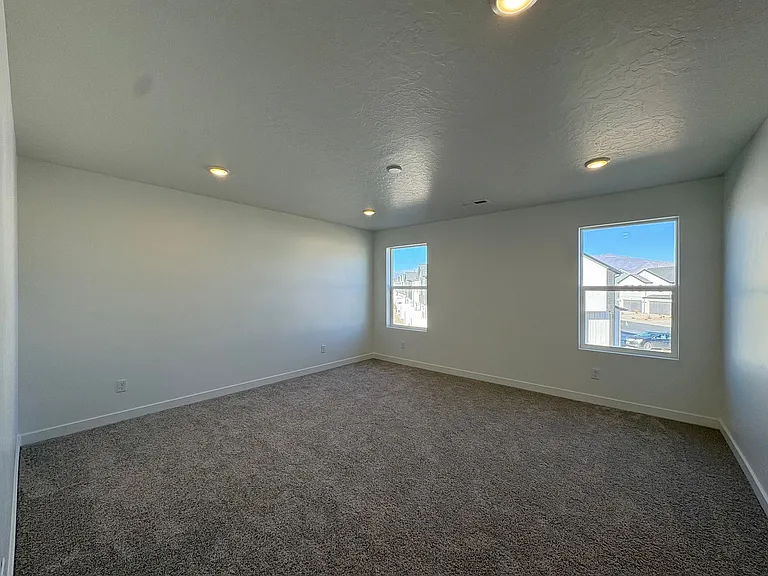 1592 N Summer Springs Cv — Photo 13