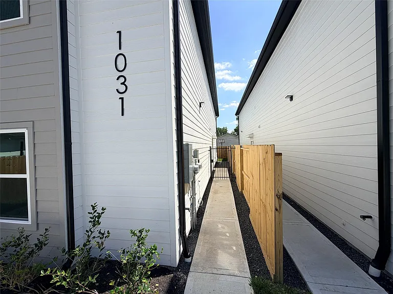 1031 N Lane Cir #B — Photo 4